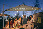 Outsunny Parasol déporté LED solaire : l’allié parfait pour votre été 2025